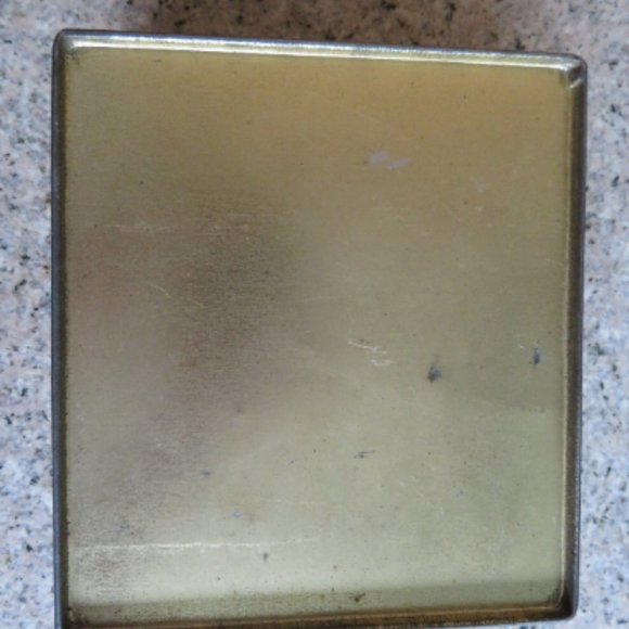 Vintage LOVERS & Roses Square Metal Hinged Tin (224V) - Picture 5 of 7